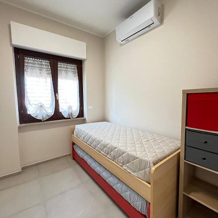 Red & Blue Apartments แตร์โมลิ ภายนอก รูปภาพ