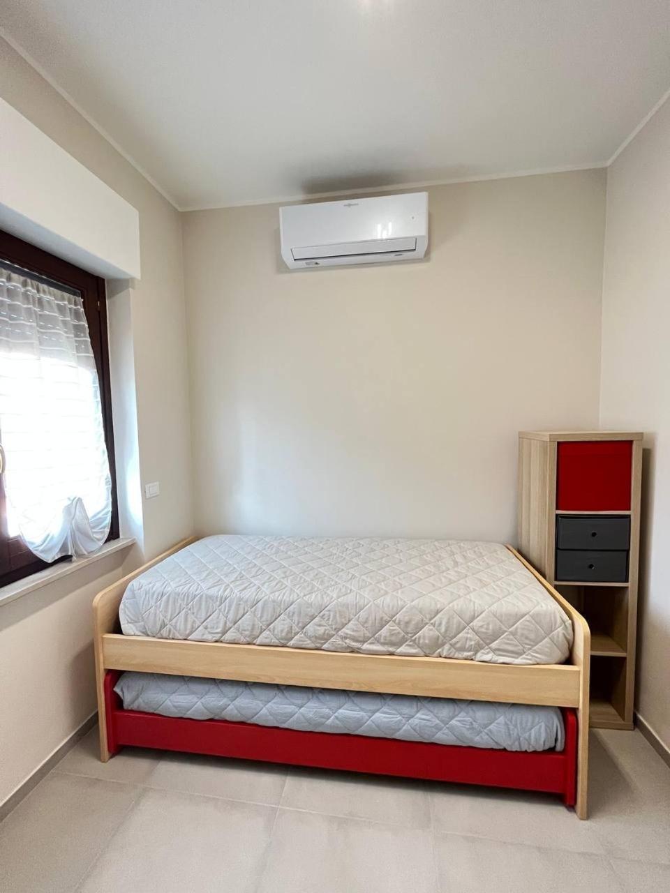 Red & Blue Apartments แตร์โมลิ ภายนอก รูปภาพ