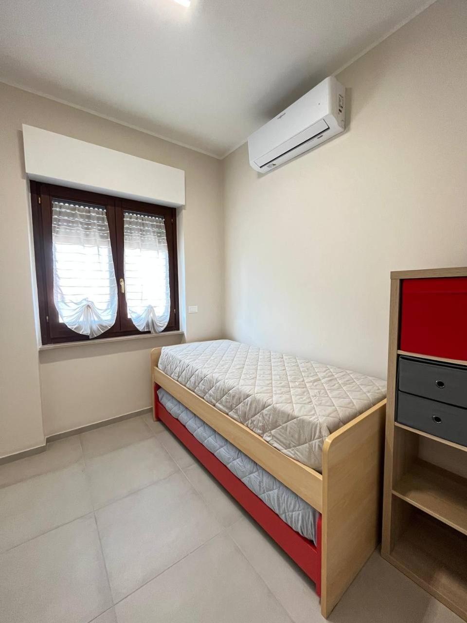 Red & Blue Apartments แตร์โมลิ ภายนอก รูปภาพ
