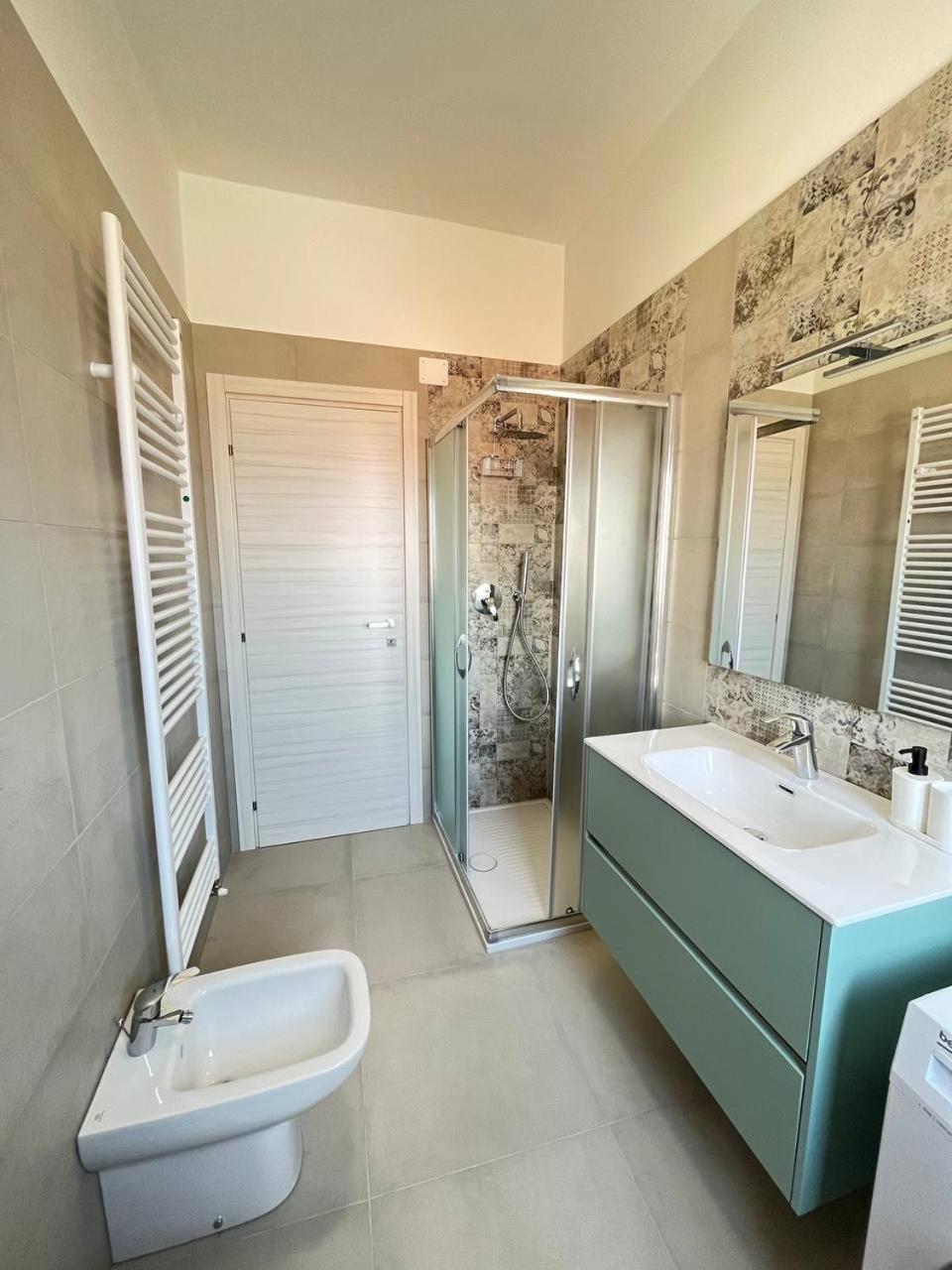 Red & Blue Apartments แตร์โมลิ ภายนอก รูปภาพ