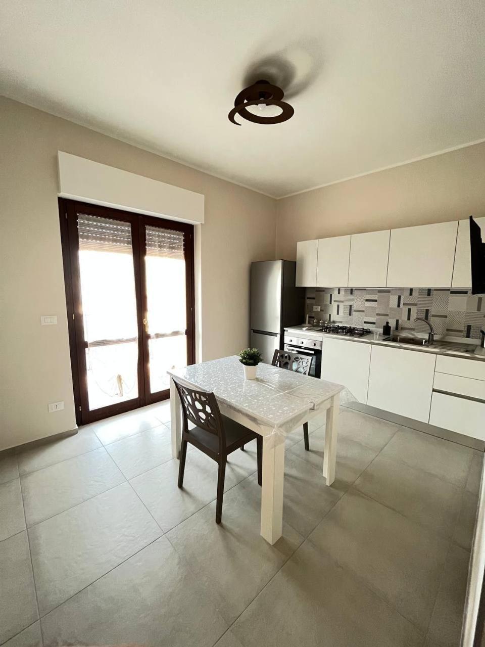 Red & Blue Apartments แตร์โมลิ ภายนอก รูปภาพ