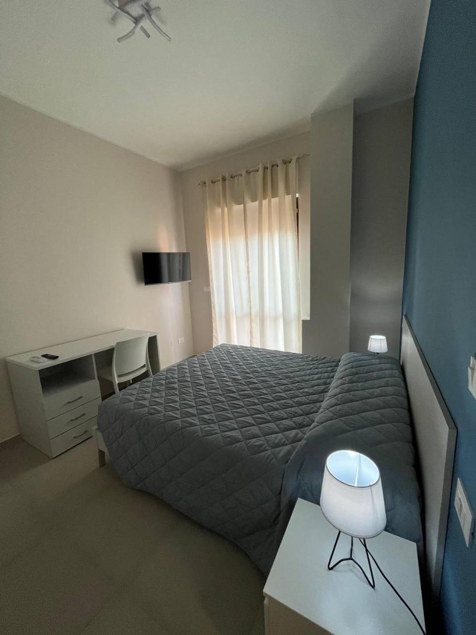 Red & Blue Apartments แตร์โมลิ ภายนอก รูปภาพ