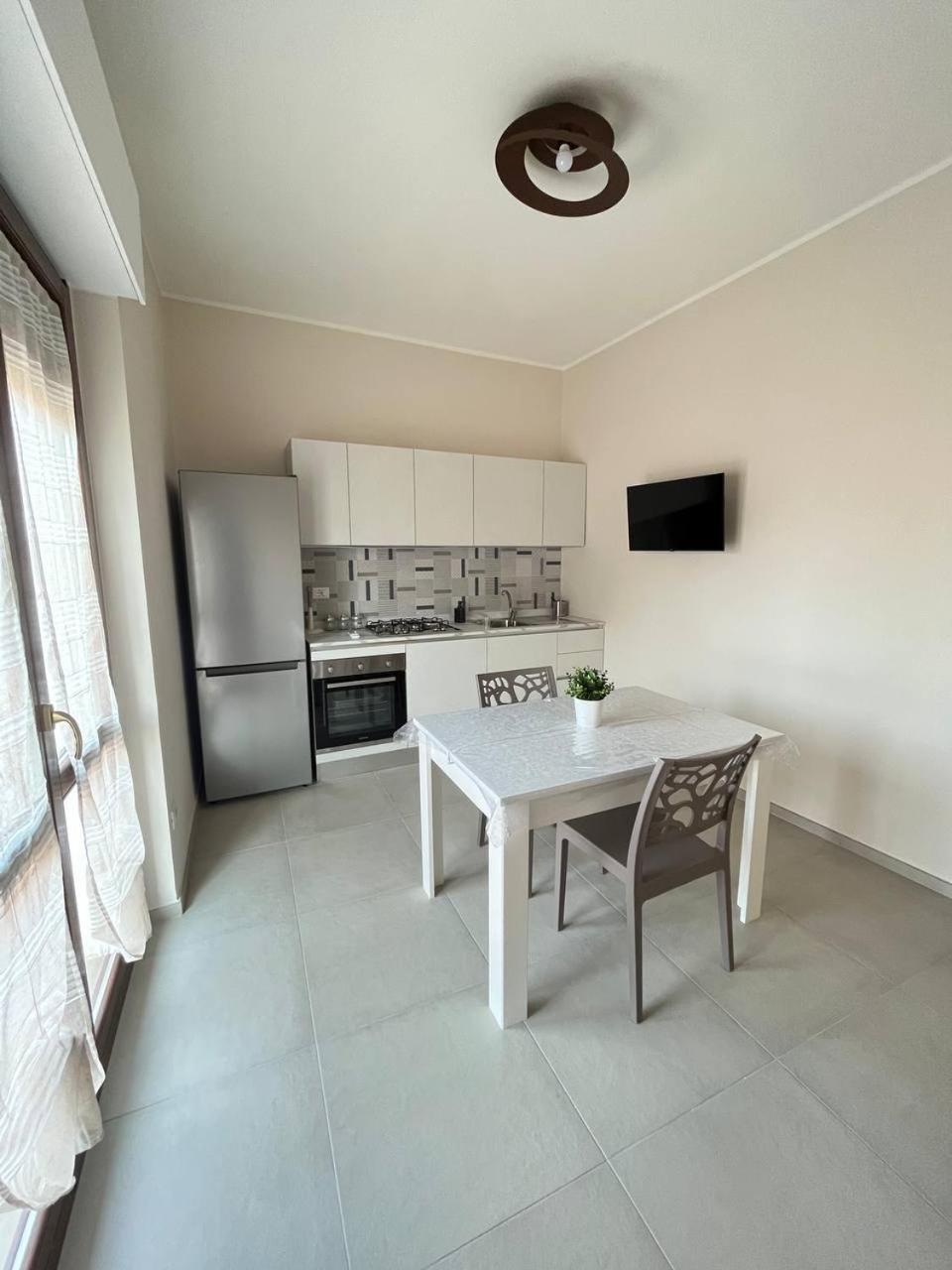 Red & Blue Apartments แตร์โมลิ ภายนอก รูปภาพ