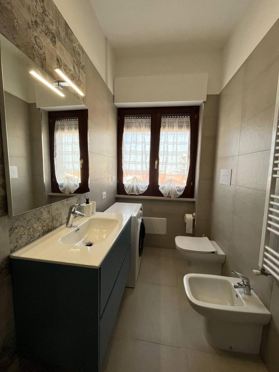 Red & Blue Apartments แตร์โมลิ ภายนอก รูปภาพ