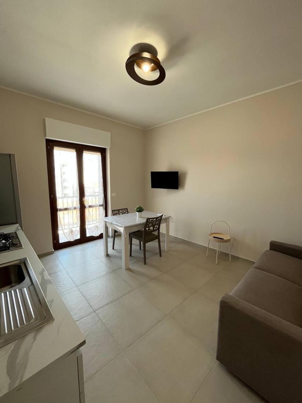Red & Blue Apartments แตร์โมลิ ภายนอก รูปภาพ