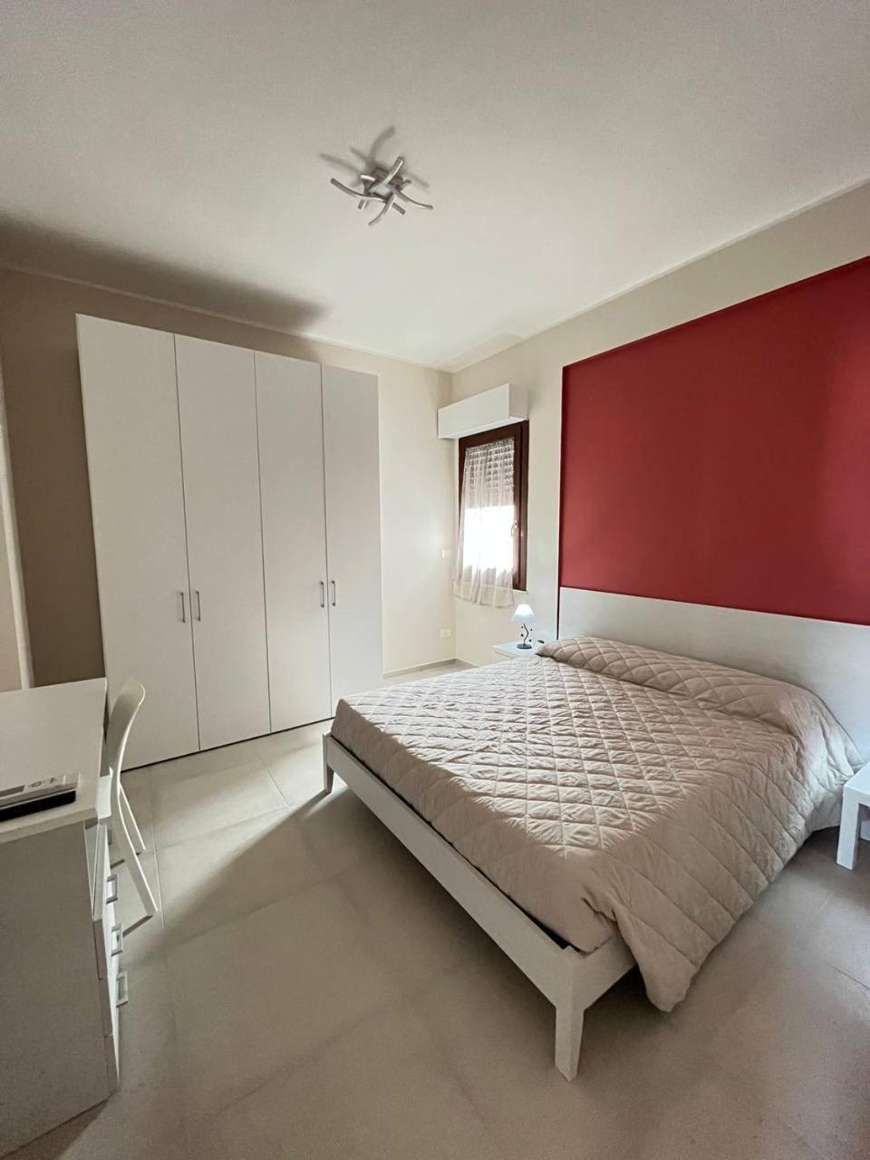 Red & Blue Apartments แตร์โมลิ ภายนอก รูปภาพ